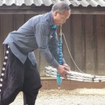 Khaene Hmong (Rab Qeej Hmoob) - Instruments de musique traditionnel Hmong ayant la particularité d'être en metal plutot quand Bambou