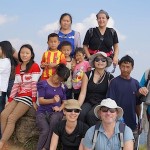 amis et membres de l'association le monde des enfants hmong à Phu Chi Fa (thailande) avec la famille de Soua Ly Sevellec